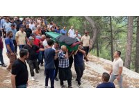 Otomobilin çarptığı avukat, cübbesi ile son yolculuğuna uğurlandı