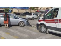 Manavgat’ta otomobiller çarpıştı, sürücüler yaralandı