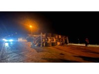 Devrilen beton mikserinin sürücüsü hafif yaralandı