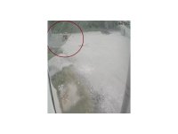 Motosiklet ve bisikletli çocuğun çarpıştığı anlar kamerada