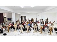 Muratpaşa’da gitarın dört haline çocuklar ve gençlerden ilgi