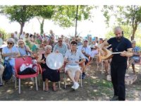 Muratpaşa’da yaşlılar türkülerle buluşuyor