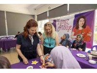 Mersin’de kadınlar mum yapımını öğreniyor