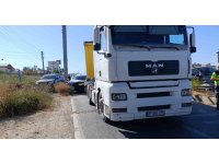 Tali yola sapan kamyona çarpmamak için Kent Güvenlik Yönetim Sistemi direğine çarptı