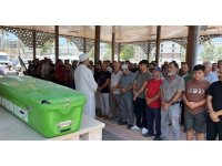Yola kaçan topunu yakalamak isterken pikabın çarptığı Umut son yolculuğuna uğurlandı