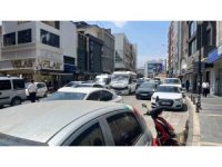 Adana’nın caddeleri açık otoparka döndü