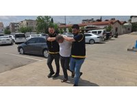 Arkadaşının 12 yaşındaki çocuğuna yankesicilik yaptırdı