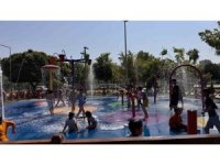 Kavurucu sıcakta çocuklar su oyun parkına akın etti