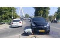 Karşı yola geçmek için alt geçidi kullanmadı, kaza kaçınılmaz oldu