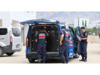 Kozan’da ‘yağma’ suçundan aranan firariler jandarma operasyonu ile yakalandı