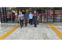 Alanya’da ayakkabı mağazasından hırsızlık yapan 2 şüpheli tutuklandı