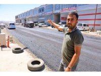 İlçe belediyesinin sorumluluğundaki yollar esnafın mağduriyeti üzerine Kahramanmaraş Büyükşehir Belediyesi tarafından yapılıyor