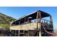 Antalya’da yanan yolcu otobüsü hurdaya döndü