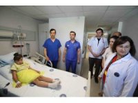 Kardeşini aynı hastalıktan kaybeden 8 yaşındaki Kırgızistanlı Akhmarcan AÜ’de sağlığına kavuştu
