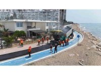Mersin’de sahil yürüyüş yolu yenilendi