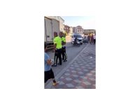 Kamyonetini tamir etmek isterken altında kalıp yaralandı