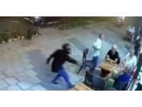 Kasklı şüpheli, tantunicide oturan şahsı vurdu