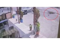 Otomobille çarpışan motosikletlinin havada takla attığı anlar kamerada