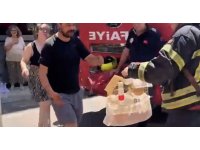 Mersin’de yangında mahsur kalan cennet papağanını itfaiye kurtardı