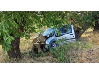 Hafif ticari araç tarım aracına çarptı: 1 ölü, 5 yaralı