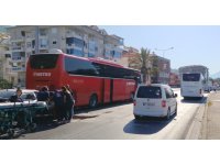 Otomobil yolcu otobüsüne çarptı: 1 yaralı
