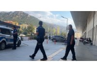 Komşular arasında araç park kavgası kanlı bitti: Baba oğul bıçaklandı