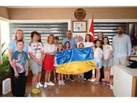 Ukraynalı çocuklar Kemer’de moral depoladı