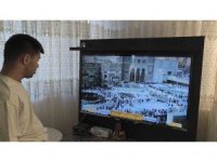 Kabe maketine sarılarak dua etmişti: Engelli gencin umre hayali gerçek oluyor