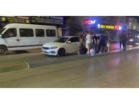 İşyeri bahçesinde mangal yakan ailenin aniden yola fırlayan 2 yaşındaki çocuğu ölümden döndü