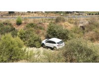 Antalya’da otomobil dereye uçtu: 1 yaralı