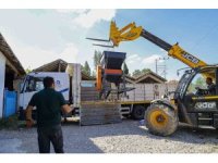 Büyükşehir’den üreticiye yem ezme makinesi desteği