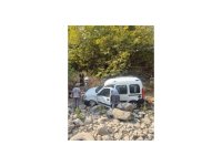 Alanya’da araç şarampole yuvarlandı: 3 yaralı
