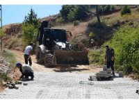 Tarsus’ta kırsal mahallelerin yolları parkeyle yenileniyor