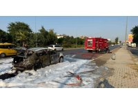 Seyir halindeyken aniden alev alan otomobildeki 4 kişi yaralandı