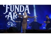 Kahramanmaraş’ta Ağustos Fuarında Funda Arar konseri