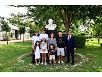 Cengiz Aytmatov’un oğlu ünlü yazarın daha önce yayımlanmamış çalışmalarını Antalya’daki kütüphaneye bağışladı