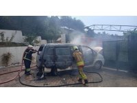 Payas’ta minibüs alevlere teslim oldu