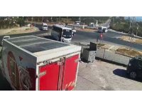 Tur midibüsünün kaza anı güvenlik kamerasında