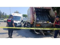 Temizlik işçisi görev yaptığı çöp kamyonunun altında kalarak hayatını kaybetti