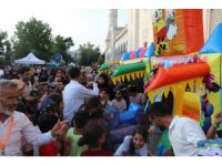 Adana’da cami avlusu çocuklarla renklendi