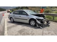 Yağışlı havada kontrolden çıkan otomobil bariyerlere çarptı: 4 yaralı
