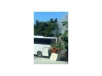 Alanya’da park halindeki tur otobüsünün motor bölümü alev aldı