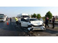 Antalya’da feci kazada ortalık savaş alanına döndü: 17 yaralı