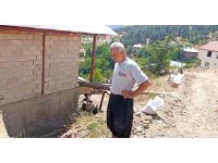 Kozan’da açıkta bırakılan su borusu vatandaşı mağdur ediyor