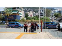 Alanya’da emlak ofisini kurşunlayan 2 şüpheli tutuklandı