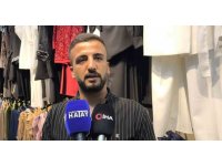 Müşteri gibi geldikleri mağazada çalışanı oyalayıp, bin lirayı çaldılar