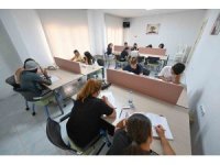 Mersin’de gençler sınavlara okuma salonunda hazırlanıyor