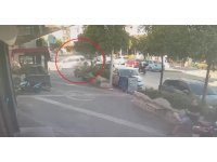Hafif ticari araçla motosikletin çarpışma anı kamerada: 1 yaralı