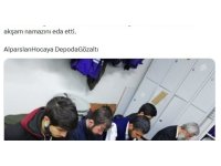 ’Kuytulcular’ üyelerinden namazda ‘selfie’