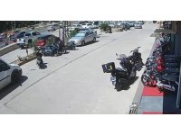 Otomobilin çarptığı kadın metrelerce havaya uçarak can verdi